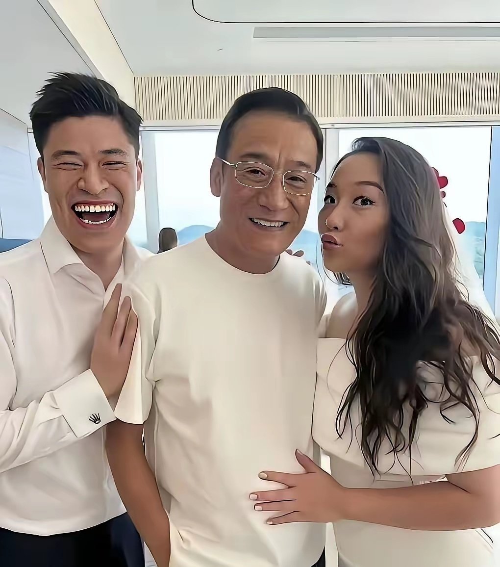 梁家辉的女婿怎么看着怪怪的，总感觉哪里不对呢？​​​​