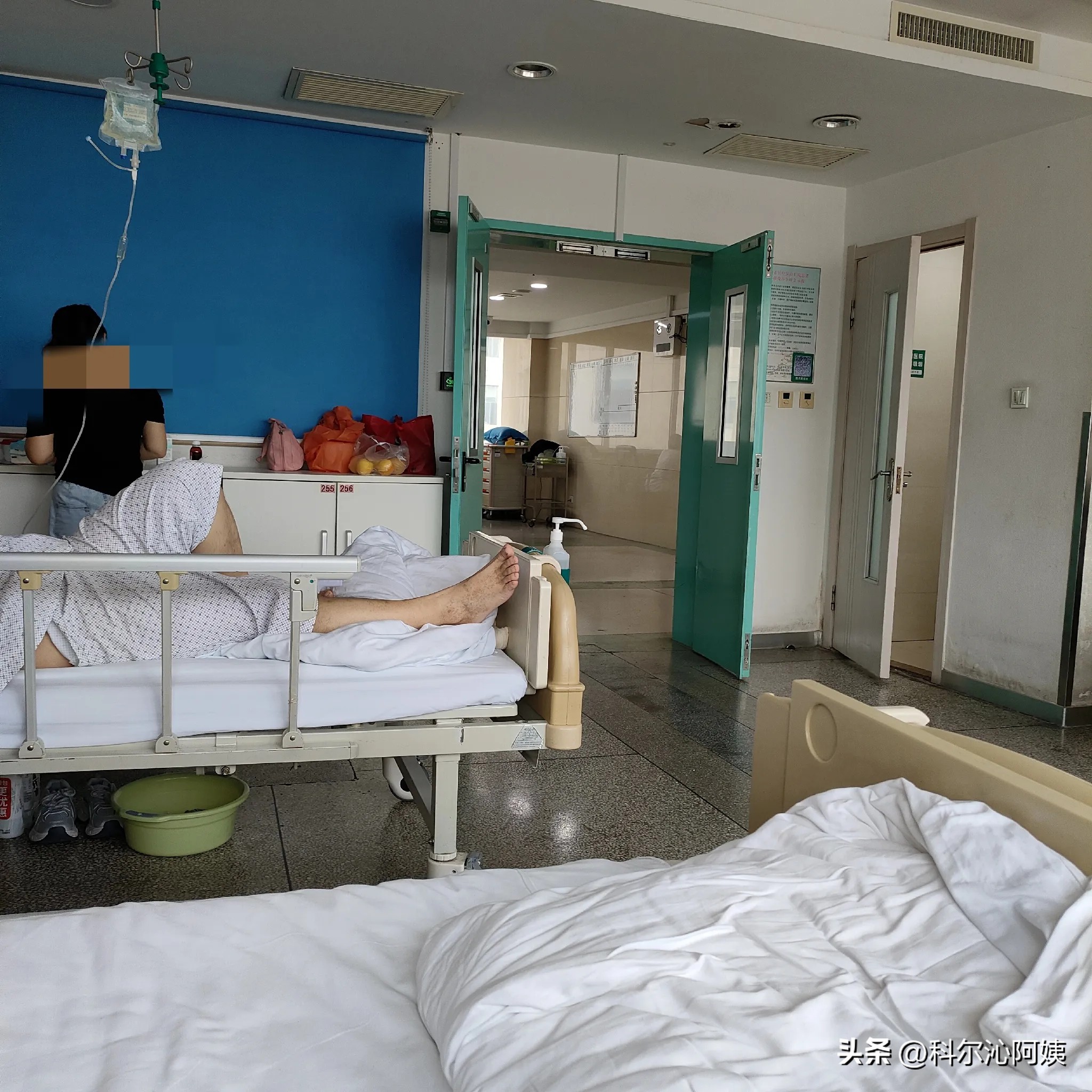我姐有个习惯，家里总放几万元钱，她总是跟我说，用现金到我这里来取，我家里有现金。