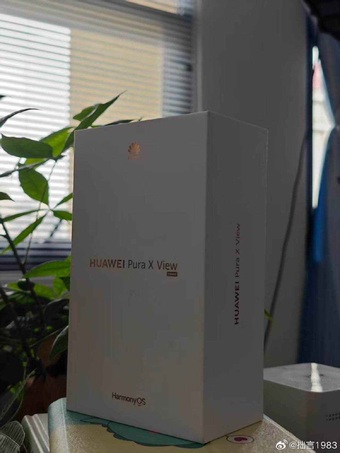 华为最新推出的阔直屏，很想体验一番~
于是不断地祷告，哎~它真的来了！上手分享记得等待一下哦！ ​
