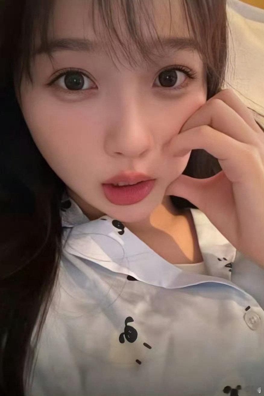 #虞书欣[超话]##云初令##虞书欣云初# 
 爱你笑时眉眼弯弯 也爱你哭时泪眼汪汪.​