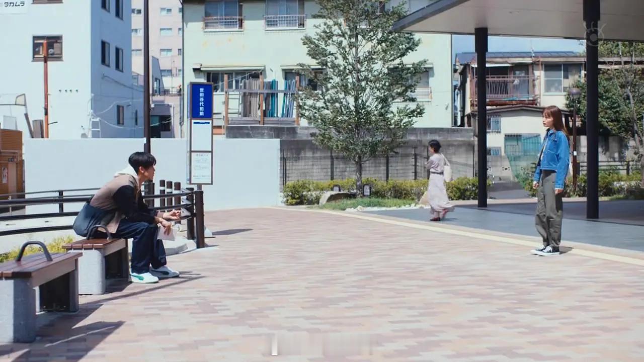 前面三集真的是看得我一把鼻涕一把泪。。后面几集算是平稳过渡吧，没那么惊艳但也没什么不好的，立本人真的好擅长这种镜头语言，无论是留白还是消音，呐喊还是无声哭泣，徐徐道来这种抓心，细腻，酸涩又质朴的感情。。群像很天使很美好啊但男二女二的设定亚撒西到不真实，见到风pon似乎有些触动（）看 ​