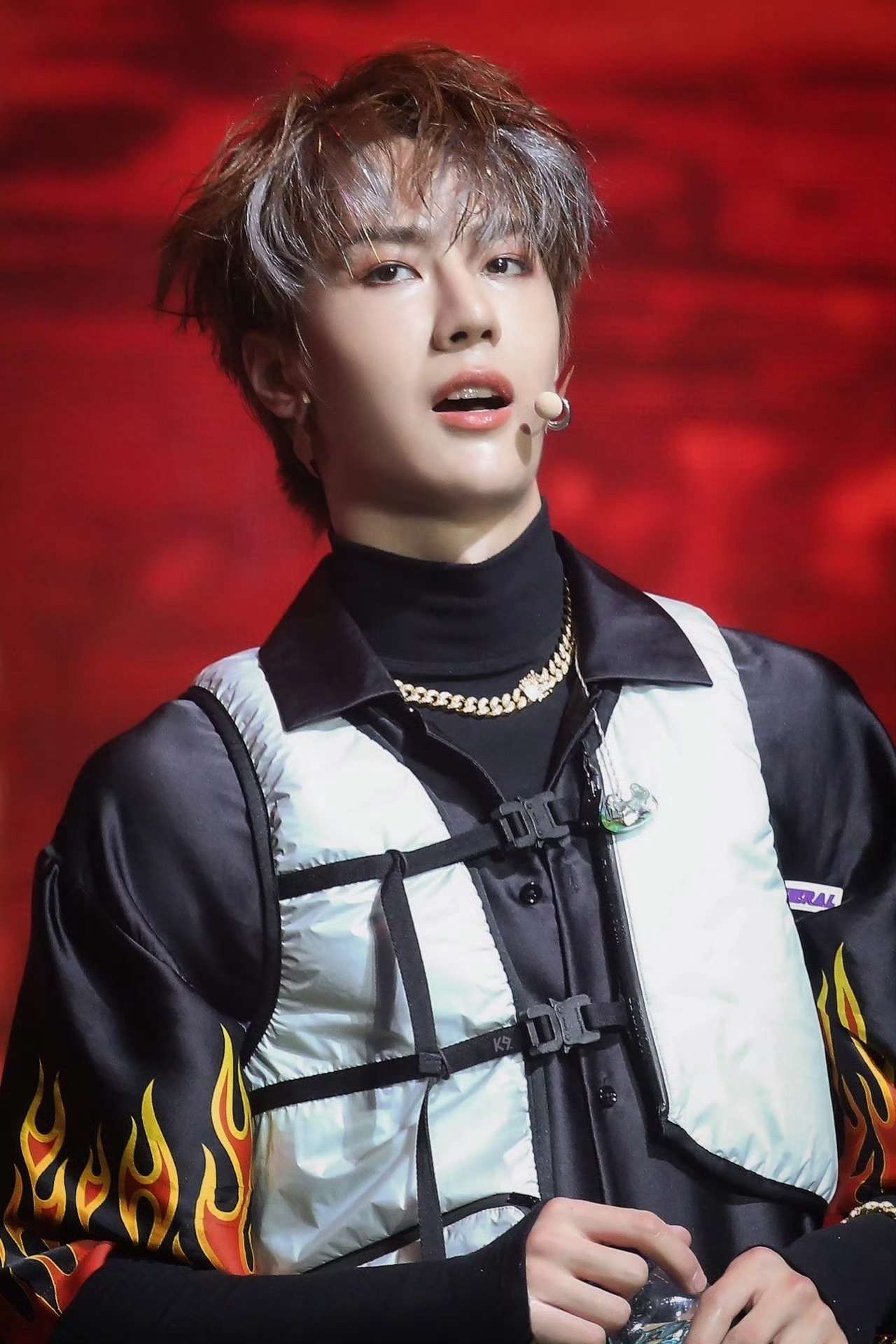 [超话]   我的少年当逐星光，岁岁步步如愿以偿，前途坦荡再无风霜。​​​
