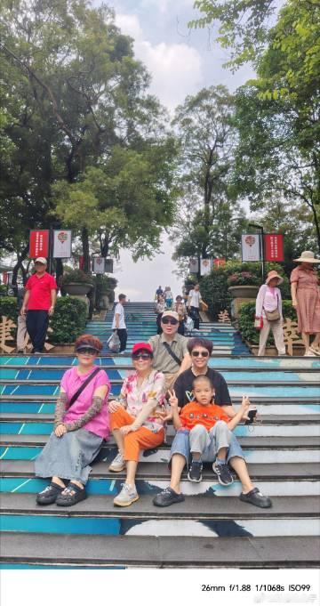 来过N多次的广州<br />从来没有这么认真地逛过<br />坐电瓶车...