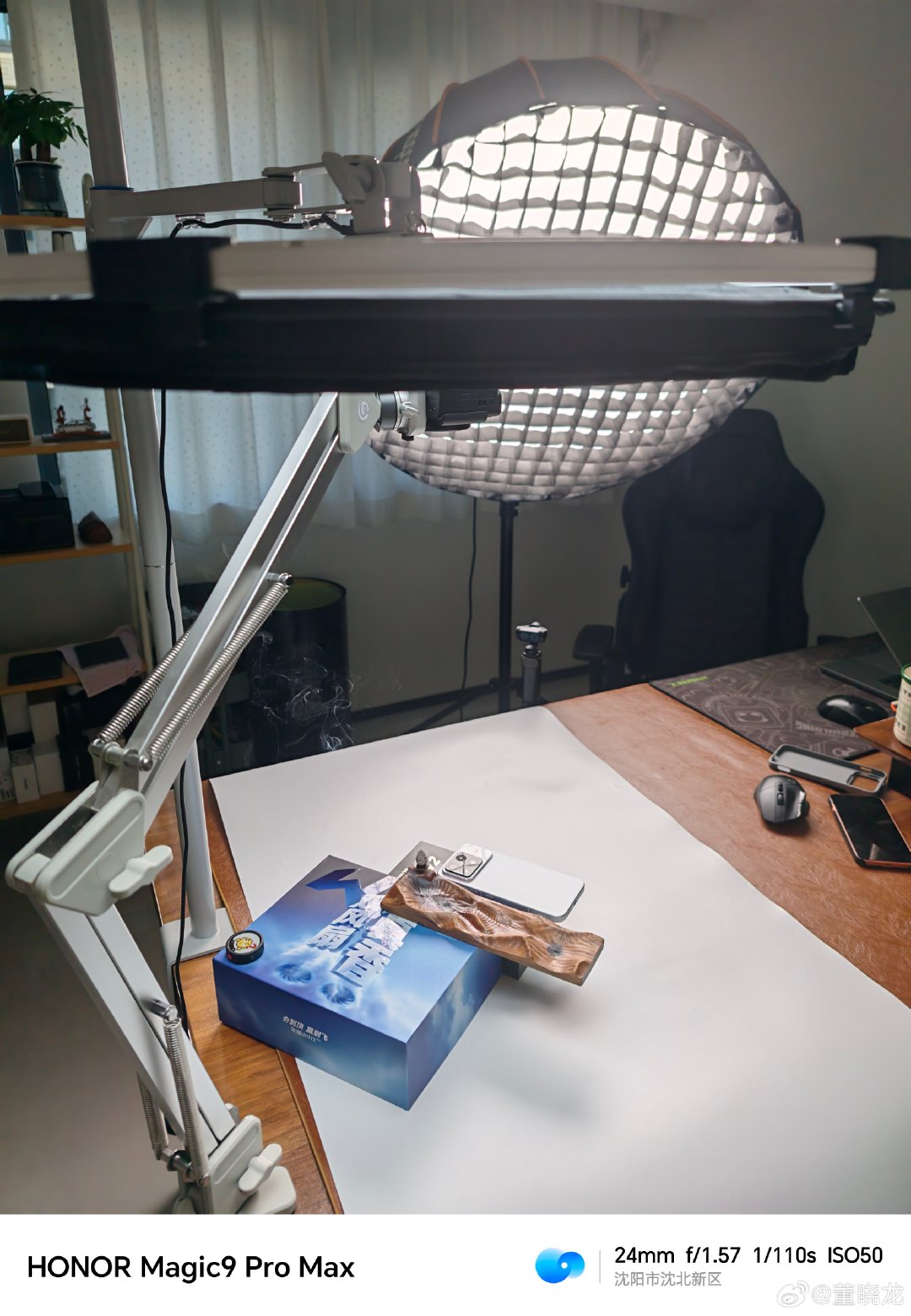 不想用AI生成，用烟雾可视化荣耀WIN2双风扇功能，拍摄间搞的香炉很旺。[笑cry] ​
