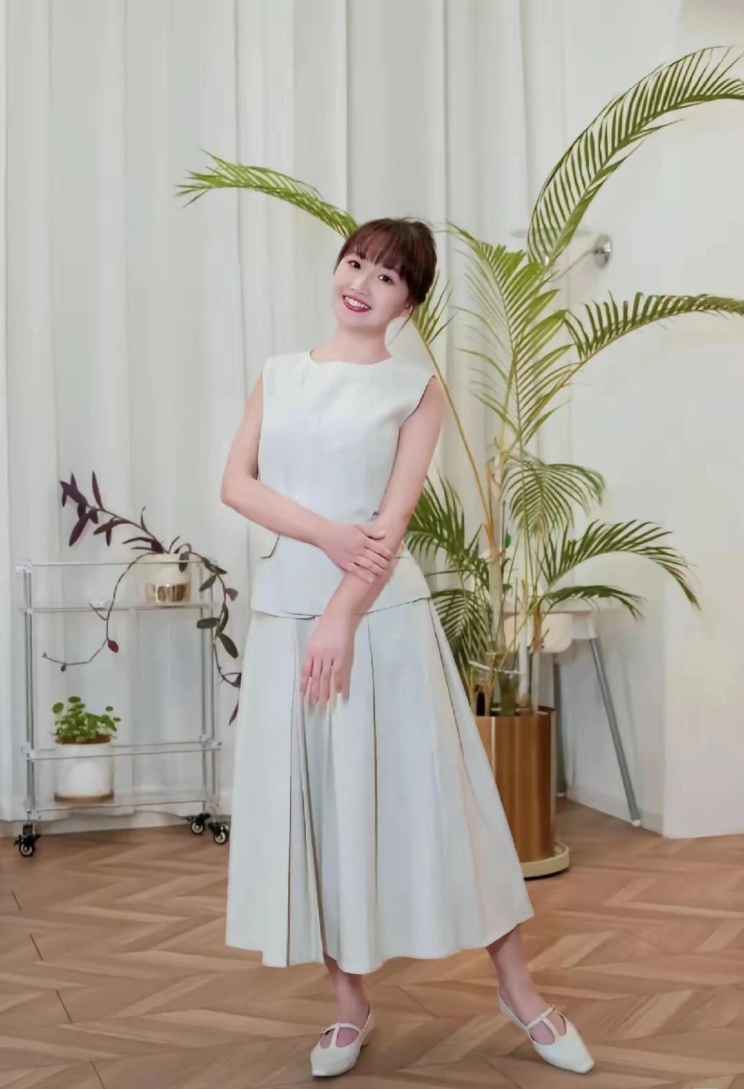 #麦琳和锤娜丽莎分别瘦了快三十斤# 一个四个月减了44斤，一个三年瘦了30斤。速度不同，但都抵达了同一个终点——成为更好的自己。 ​