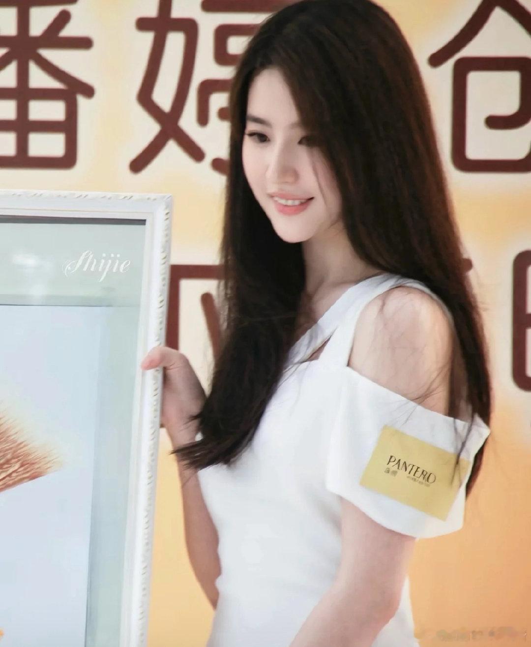 #刘亦菲[超话]#  
惟愿做天下倒数第一爱你，这样每一个爱你的人都比我更爱你 ​