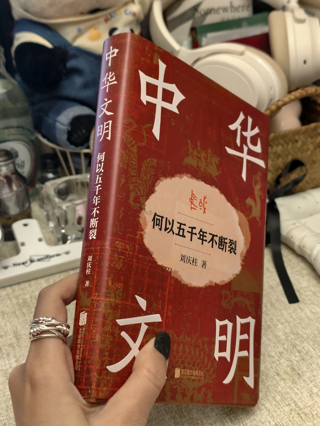 “人应该站在传统上，内心才会深刻。”