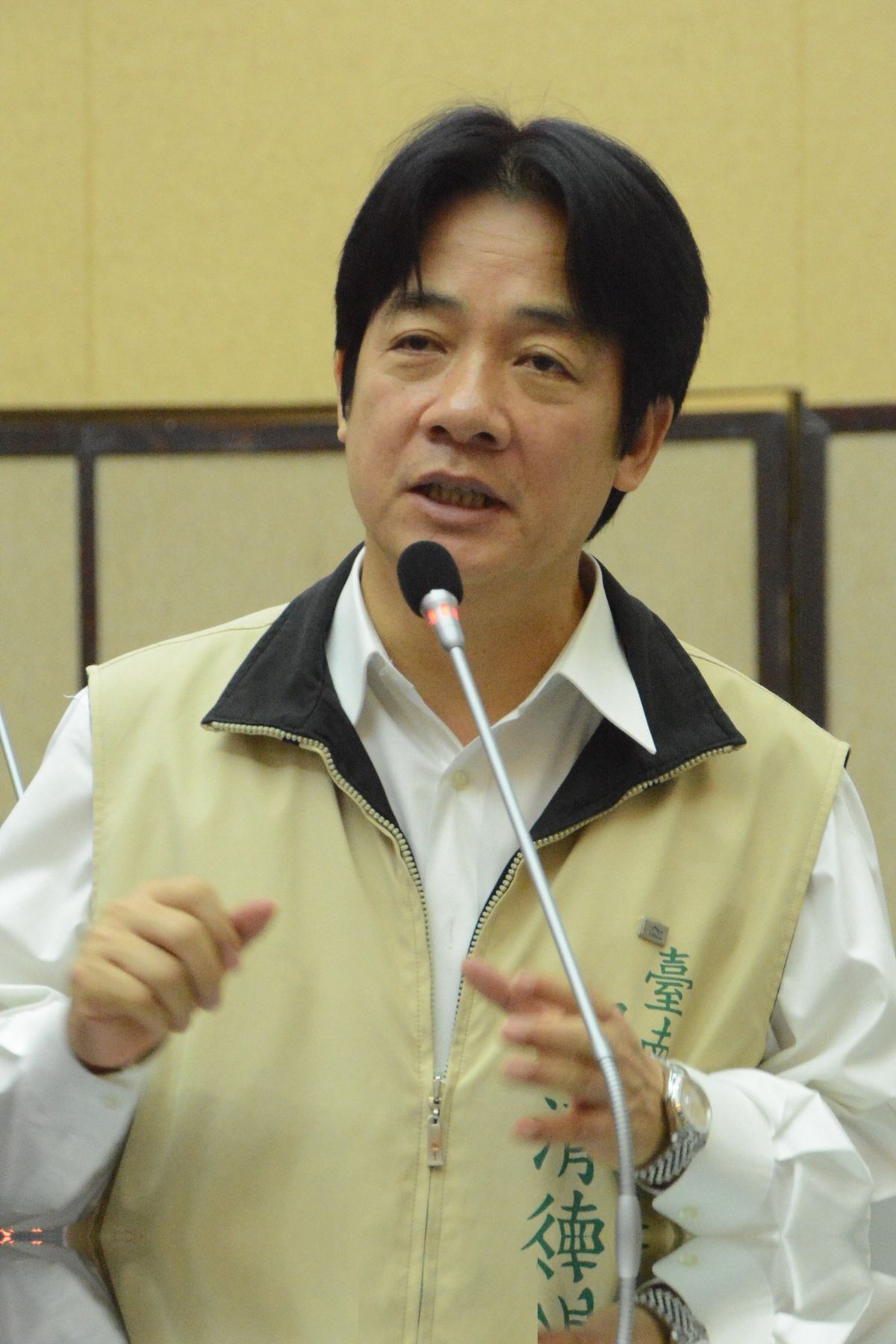 一旦台海真的动手，解放军可能多面承压！俄罗斯曾提醒：武统台湾真正的杀招，未必就在战场，我们内部这口气能不能扛得住，比挡住几枚导弹更难。真正决定胜负的，可能不是第一轮火力，而是谁能把第30天撑过去。
假如真要判断台海风险，最该看的不是开战第一天，而是第三十天。第一天比的是导弹、战机、舰艇和指挥体系，第