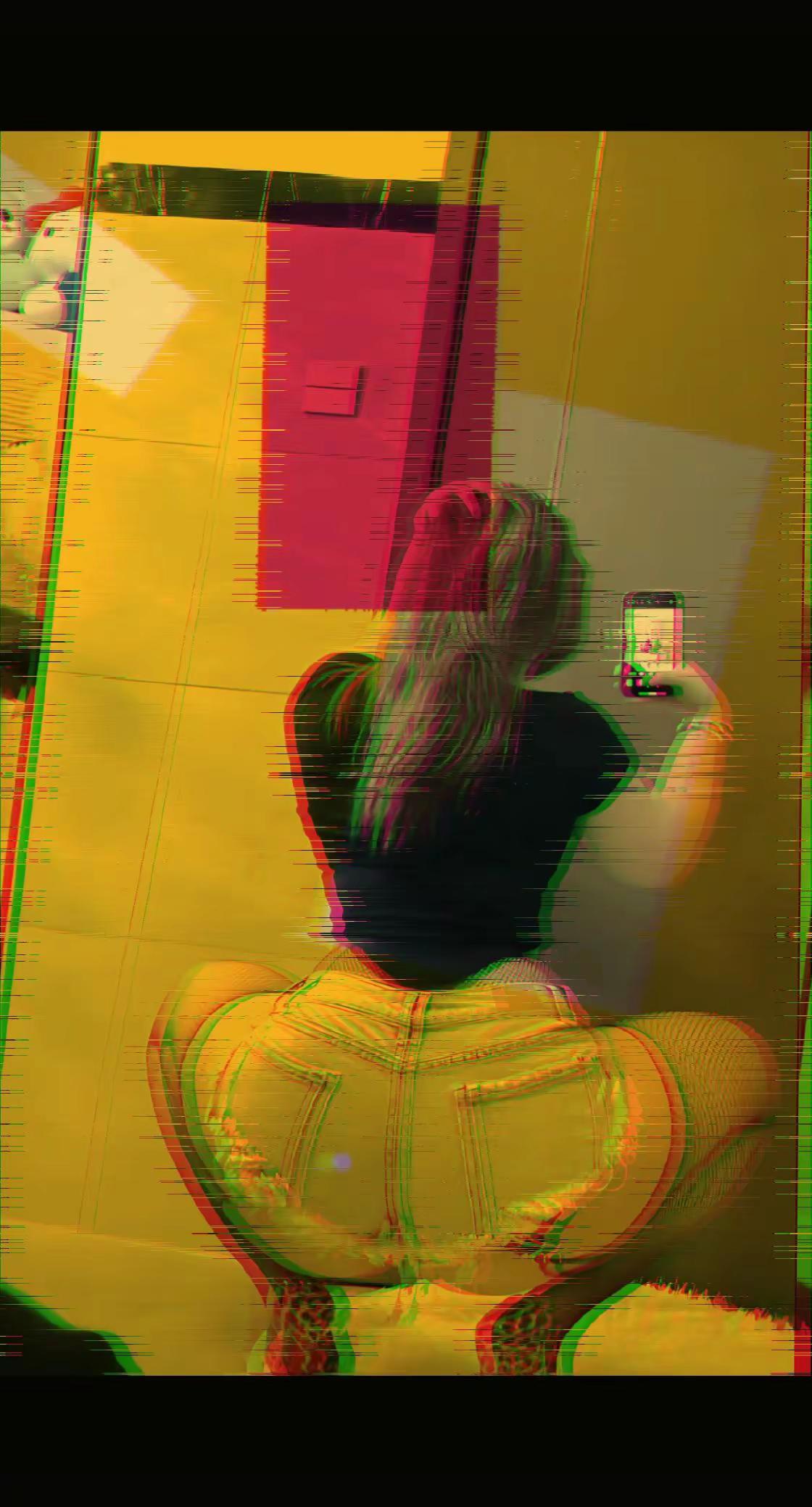 <p>辣妹穿搭 美背杀 御姐 性感女神 牛仔裤 <!--{img:0}...