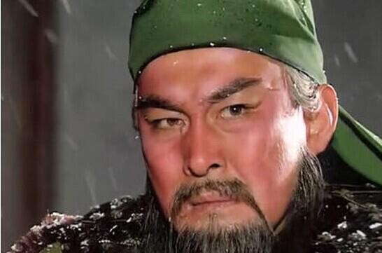 一个演活了“武圣”关羽的人，年轻时差点被一顶“流氓”的帽子压垮一辈子。
1983年，27岁的陆树铭因为跟朋友跳了几次贴面舞，被抓了进去，关在收容所里。没有正式起诉，家里人到处问，只知道“在审查”。那几年“流氓罪”就是个什么都能往里装的口袋，刑法里原本最高才七年，1983年严打一开始，直接拉到死刑，跟