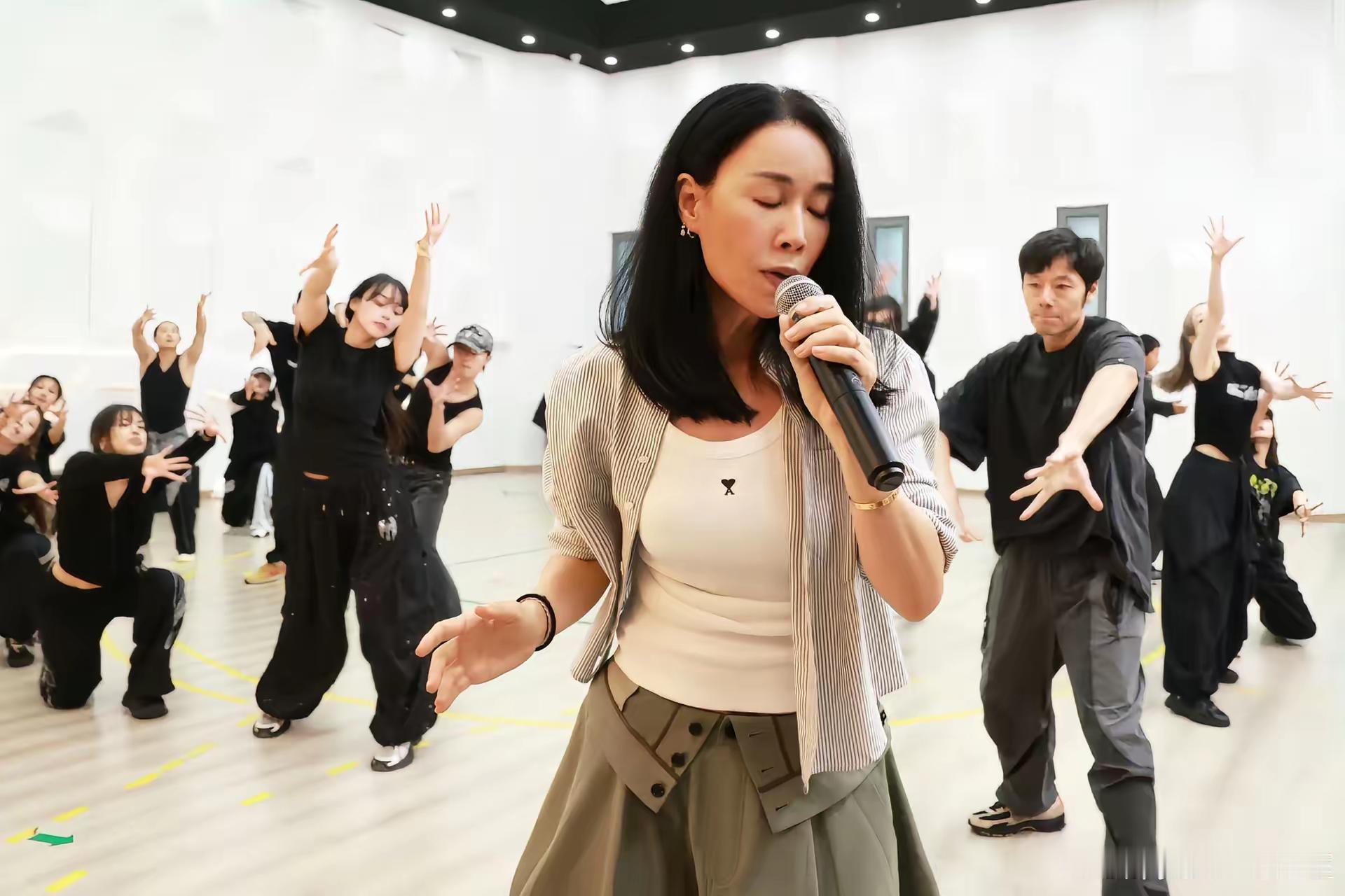 这就是一三五普拉提，二四六撸铁的含金量，我英太美了