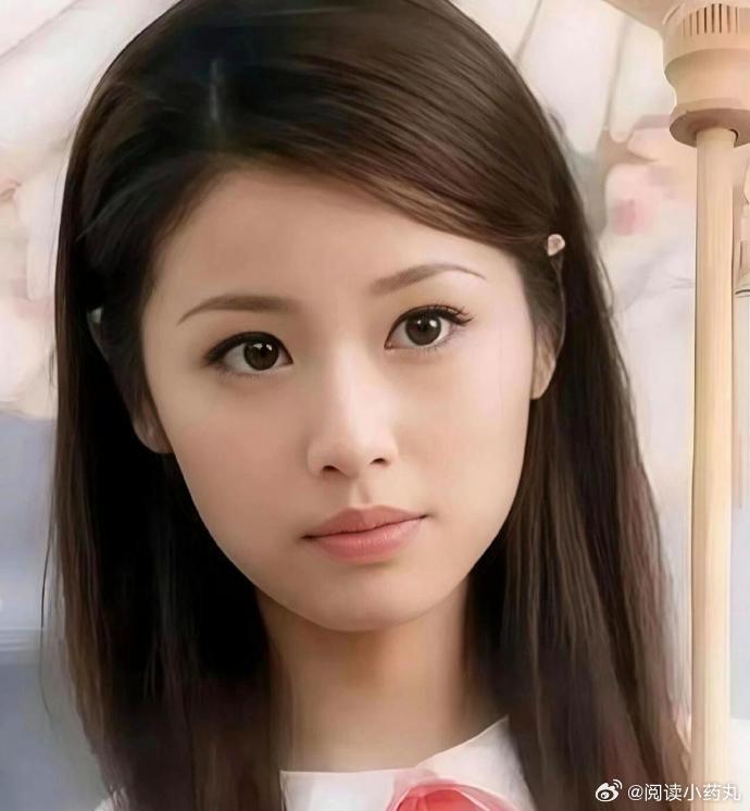 1.黄子韬夫妇和鹿晗前段时间互动变少了，双方的关系也没有从前亲近。至于是不是刻意保持距离，目前还不能完全确定。 
 
2.紫薇以前完全不会做饭，生下女儿之后才慢慢学着下厨。她格外在意孩子的饮食问题，就算不全程亲手制作，也会仔细盯着把控细节。 
 
3.高圆圆私下经常去剧组探望赵又廷，夫妻俩一直 ​