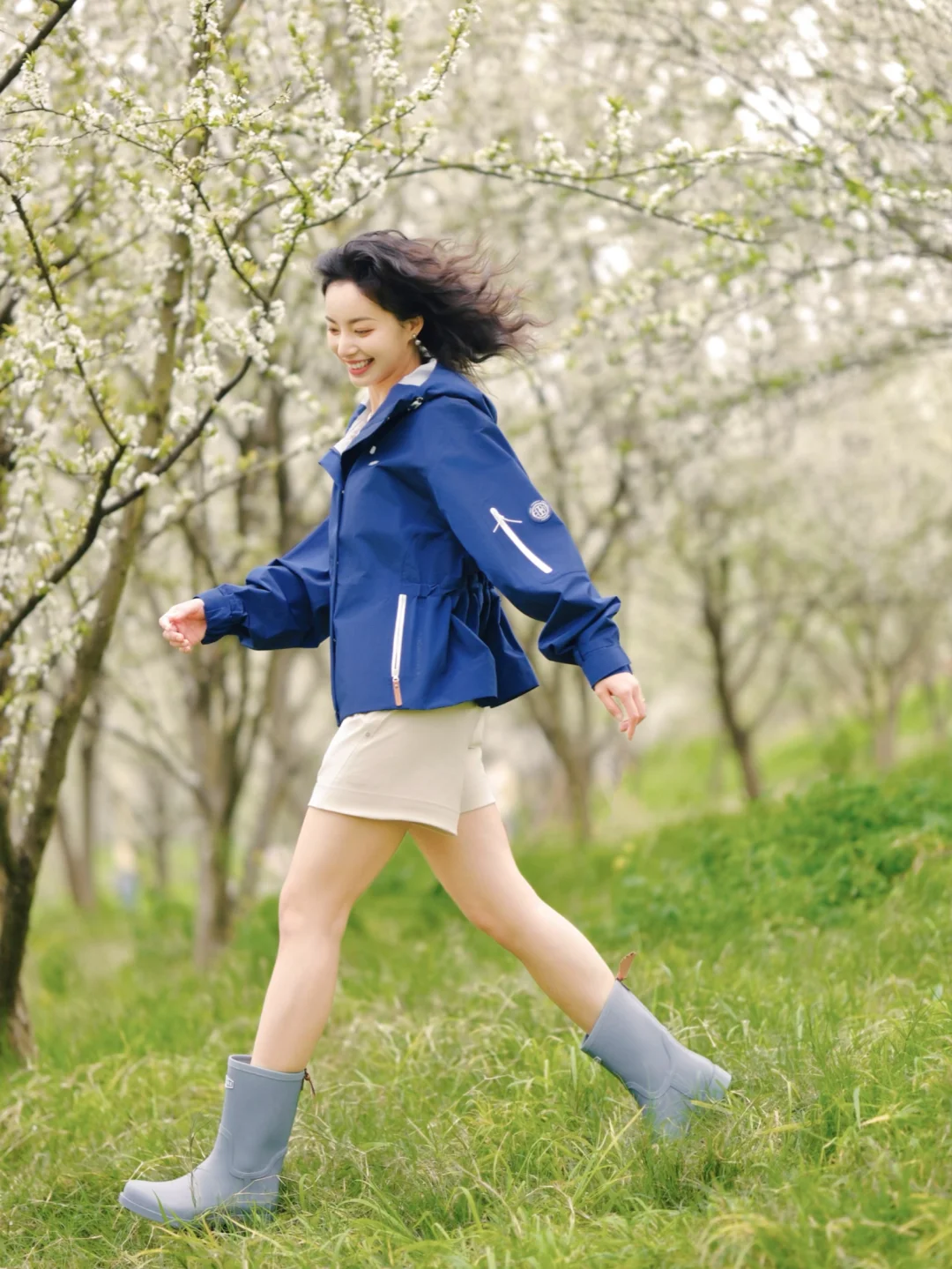 像春风一样，穿过一片又一片花海