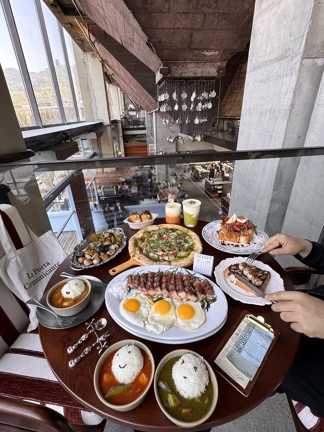 杭州这里真的有种经济上行的美😭