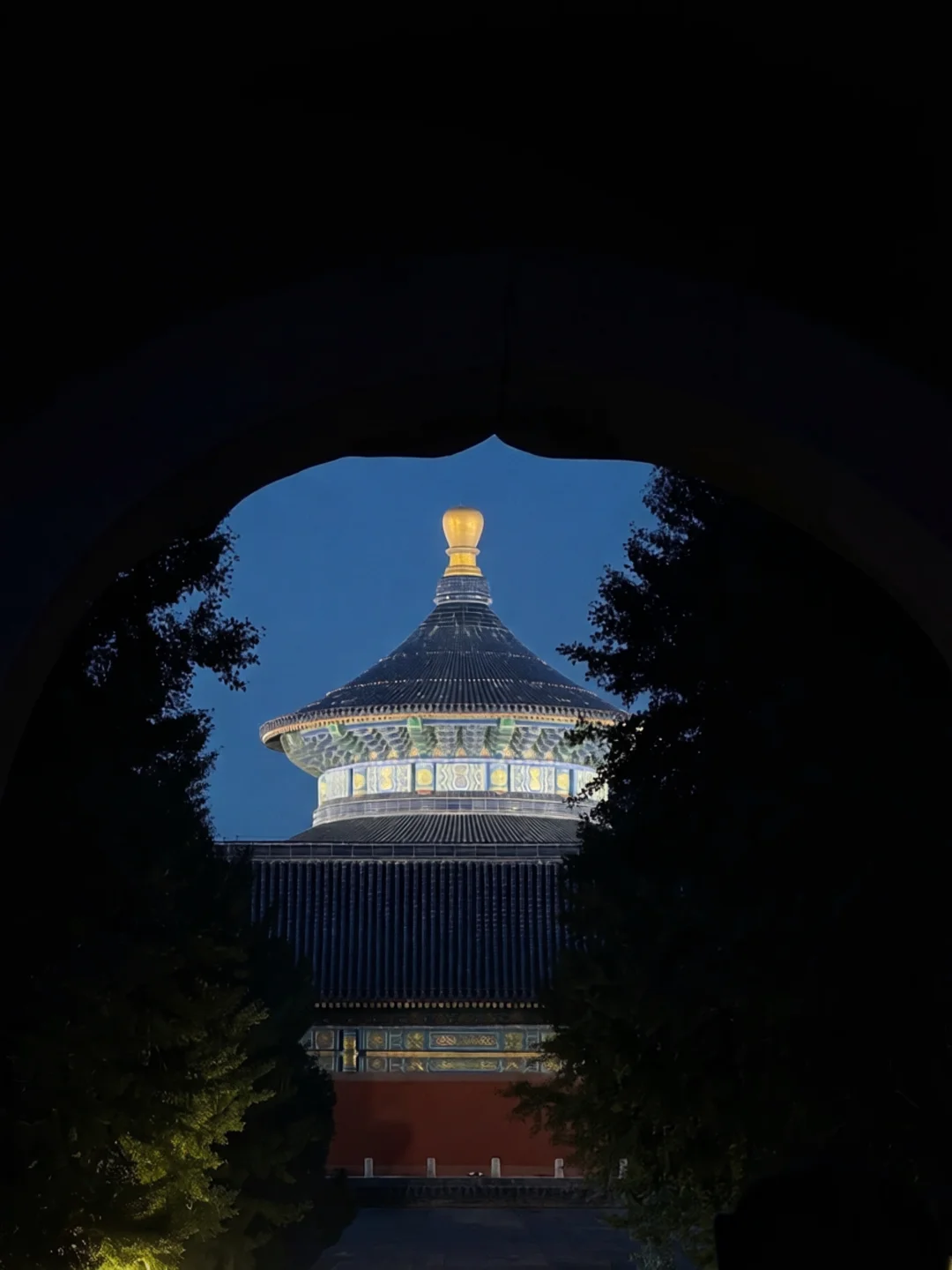 十五的月亮🌕十六元，开了灯的天坛值多少钱