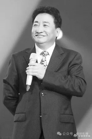 姜昆先生没有理睬，终让郭德纲被反噬！

转载前言:本文作者为姜昆弟子，当年与妻子夏文兰组成国内男女相声档，风靡大江南北。

倪明与妻子夏文兰曾是姜昆唯一收的一对夫妻弟子，夏文兰去世后，倪明独自支撑，又把儿子倪夏宇培养成了新一代相声演员，这段经历在圈里挺让人动容的。

倪明/文

文艺圈的网 ​