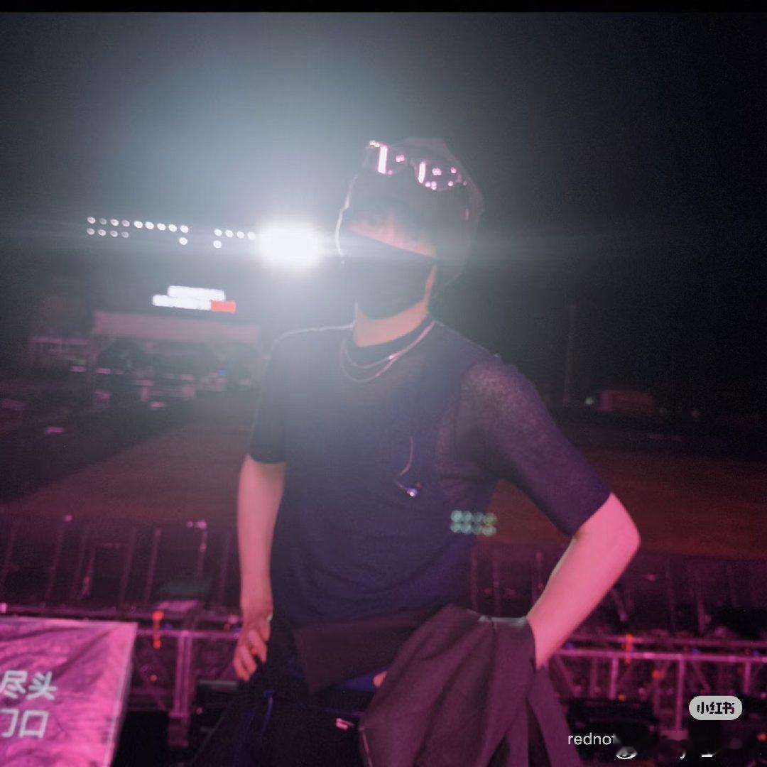 #李卿[超话]#  lq #腾讯视频jumppark# Lzh #李卿新歌鲸屿# ！？  李卿司空摘星 l 李卿凤舞九天 l 李卿公孙鄞 l 李卿Tommy l 李卿公孙鄞 ​
