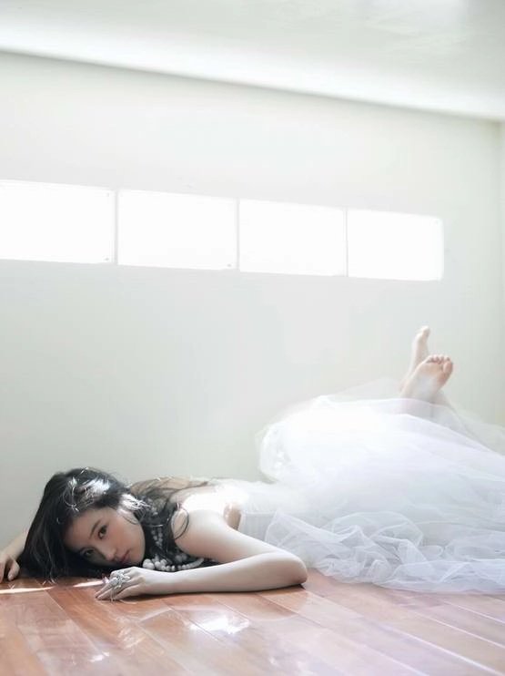 18岁签约索尼，2006年实体专辑售卖62万张，«心悸»获第6届中国原创音乐流行榜内地金曲奖 ​