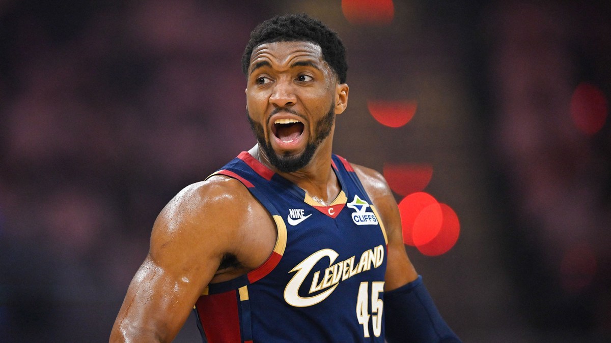 NBA击碎离队流言，米切尔天价续约奠定骑士根基 骑士正式与核心多诺万·...