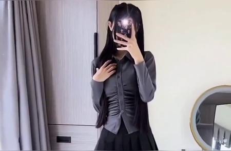 美女合集：黑丝篇。 你们要的黑丝合集来了，滑走就亏了两亿，最后一位直接...