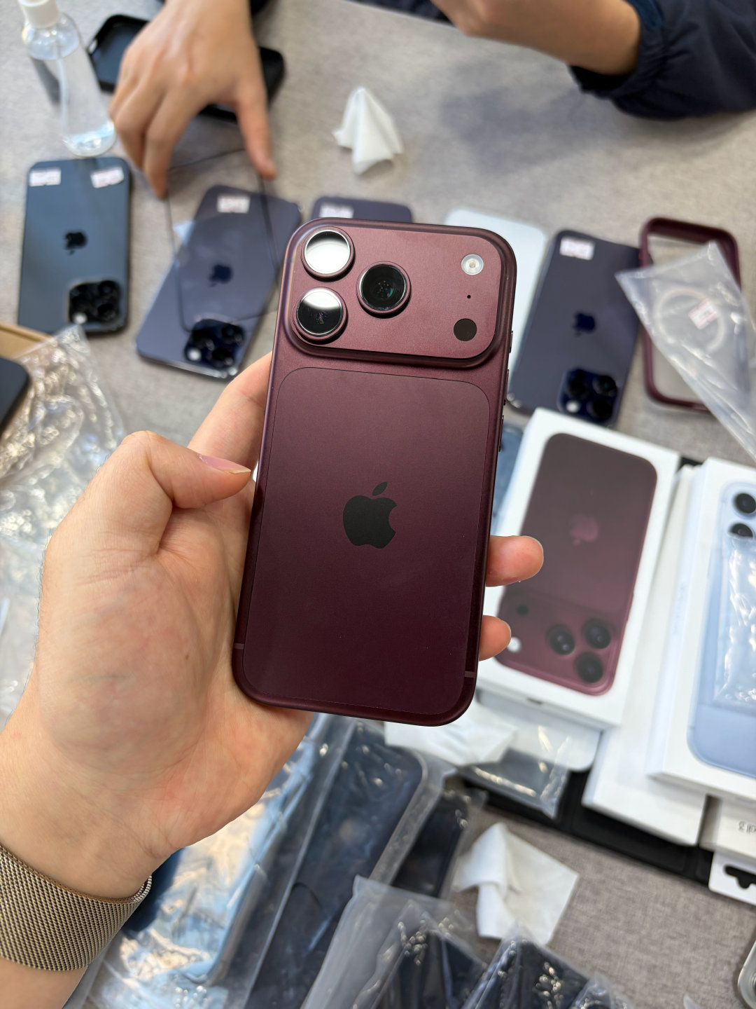 客户急用钱，18Pro置换14Pro Max[呲牙]  ​