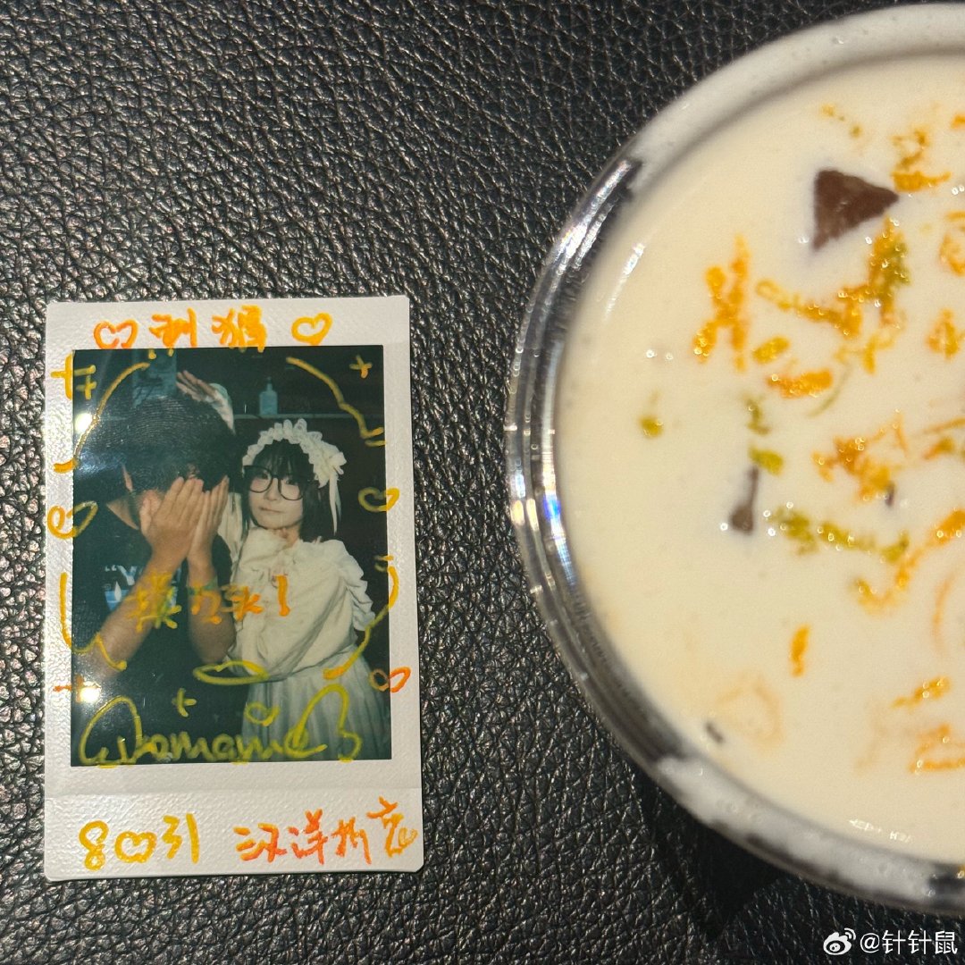 起因是本来中午想出去吃联名小豆泥的某面店来返切，然后走路去了一家发现人爆满，于是又走到第二家等叫号说要等预计三刻钟，一气之下吃了有点油腻的卤肉饭，但是切都带出来了还是得返切才行吧
特别要说说这张中元节滤镜的切，很有感觉​