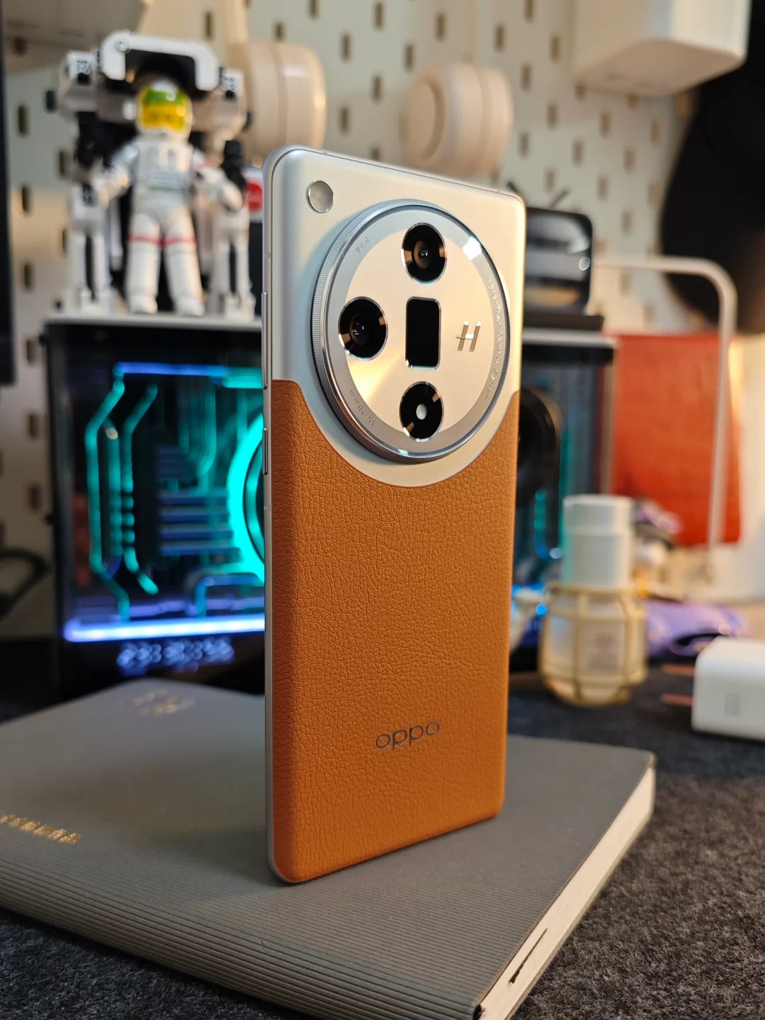 OPPO Find X7开箱，Pro版的大漠银月下放了