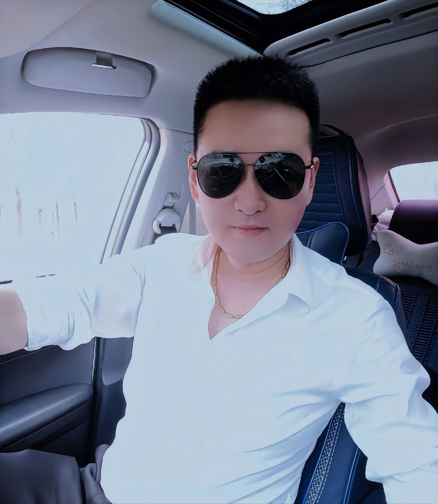 人与人之间，不管是什么关系，没有了沟通就没有了延续，沉默，无语，就是疏远的开始。