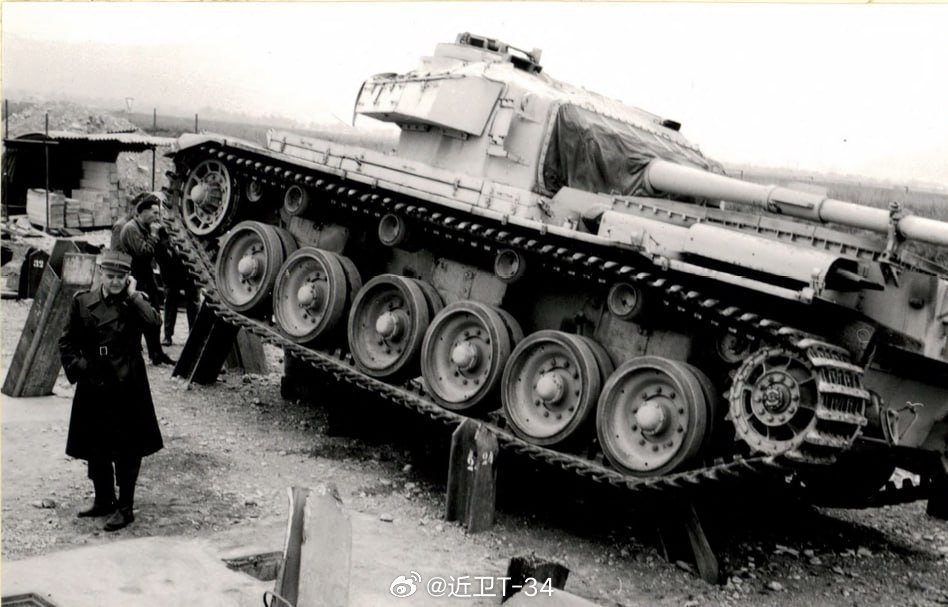 瑞士使用百夫长进行反坦克障碍测试。
#烽火问鼎计划# ​