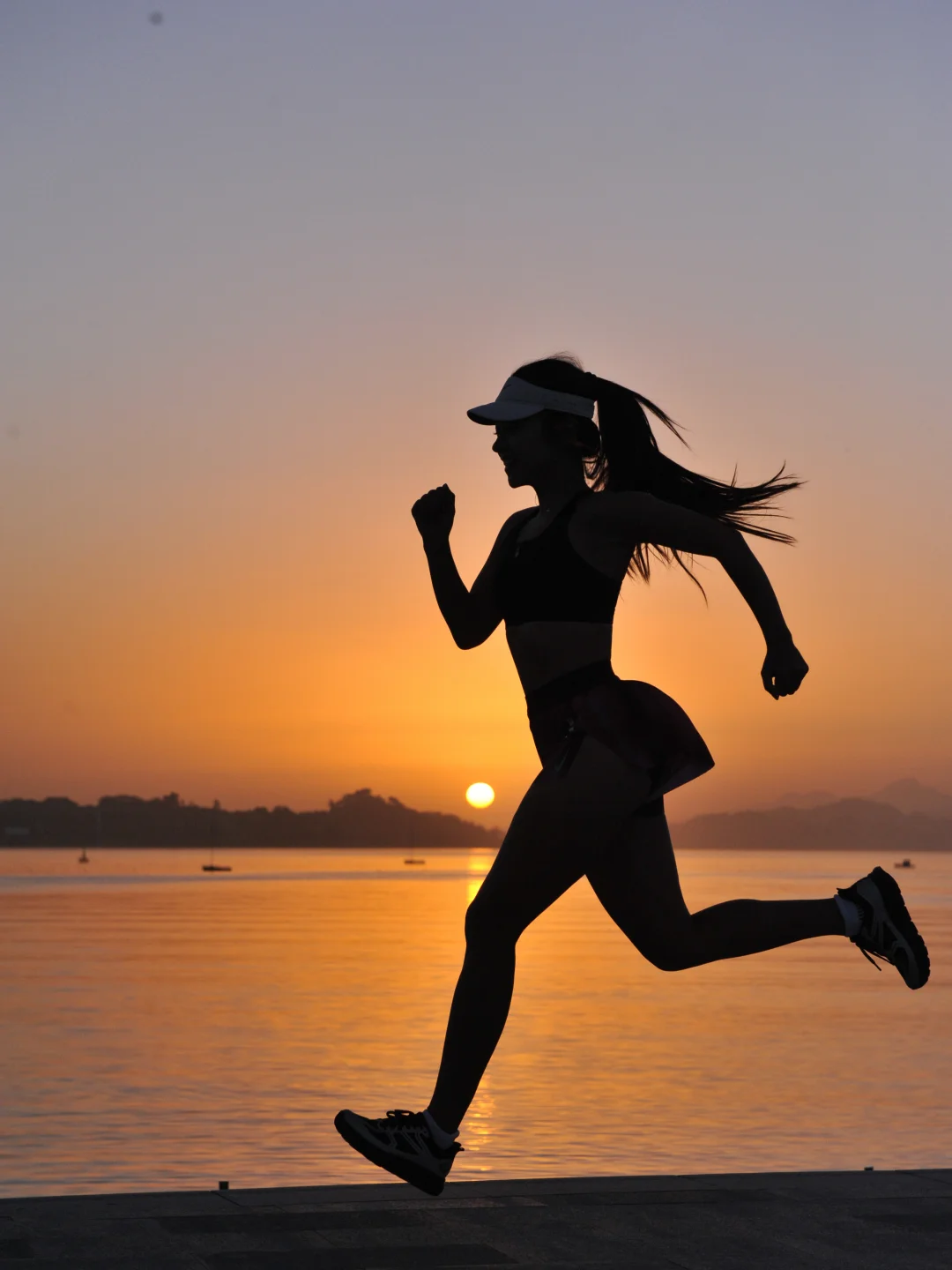 👣追着日落跑的幸福感，是风是自由给的🖤