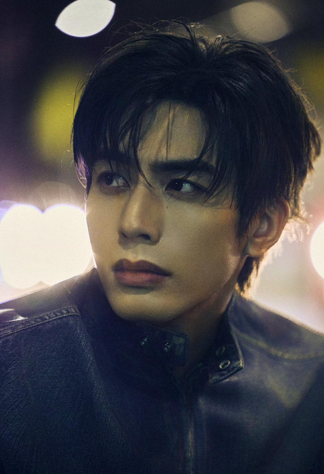 #倪妮让宋威龙田曦薇文淇开心点# swl#文淇对宋威龙说你全部挡住我啦# 

意大利最有强调的男人，米兰时装周开心快乐，爱你😊

​