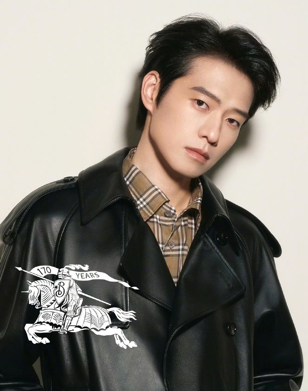 Burberry博柏利官宣：魏大勋Burberry彩妆代言人

恭喜魏大勋[心][心]

#魏大勋Burberry彩妆代言人##Burberry魏大勋##时尚灵感解读# ​