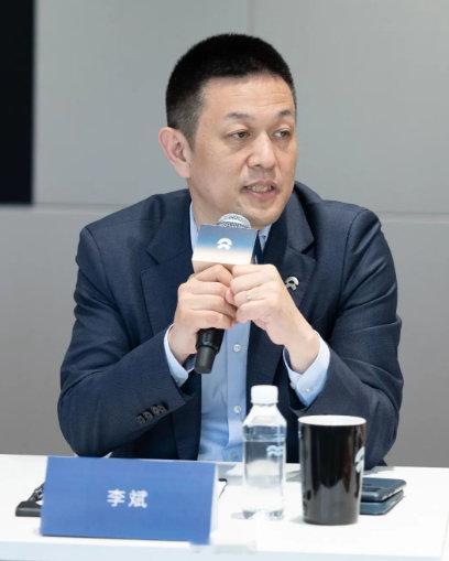 李斌回应蔚来是否会做机器人业务：已投资很多公司，先把车这个事情做好 ​