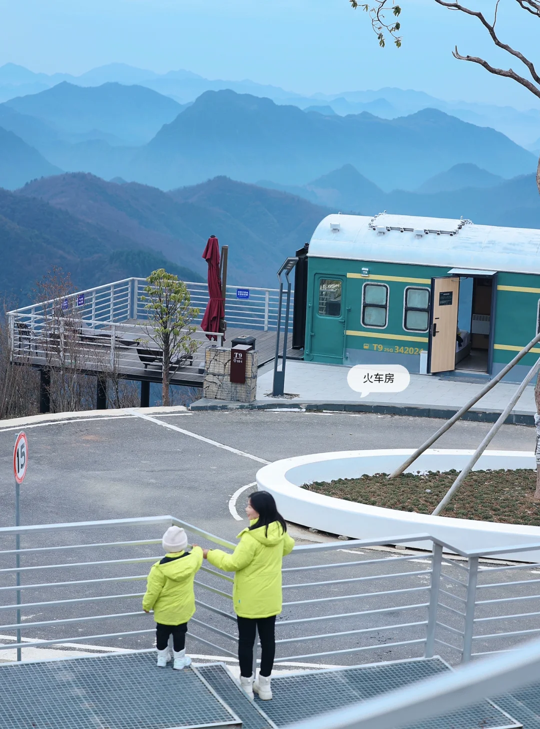 湖北滑雪民宿⛰️住进云海看日出的悬崖列车🚞