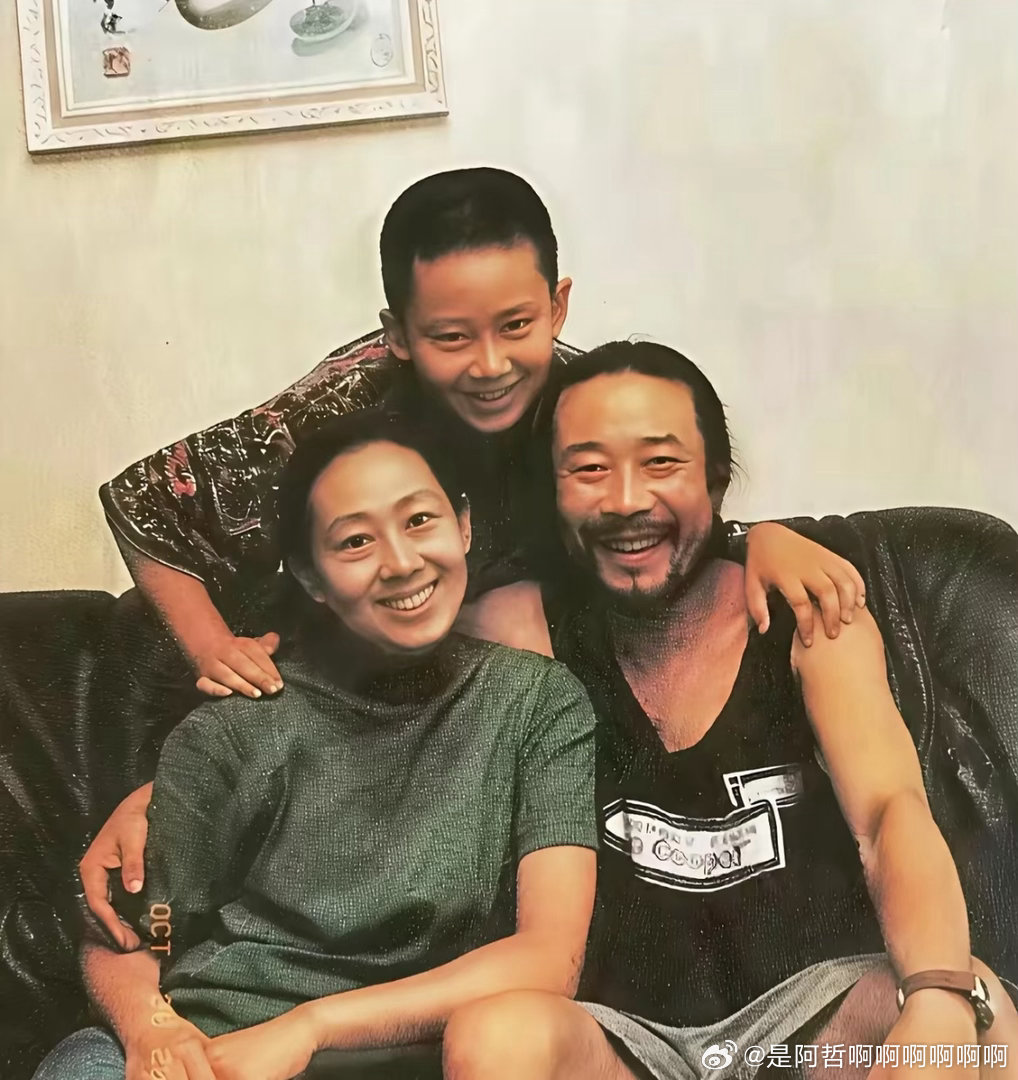原来他是李雪健的独生子，不靠父亲名气成大导演，如今身份不一般 ​