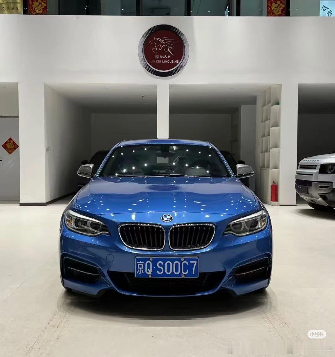 这辆开过的宝马M235i，安全行驶8w公里，车况精品也算正常，当时新车落地56万元，动力平顺，搭载3.0T直列六缸发动机，最大输出320马力，应该是接近了M2，开起来还是太爽了，不仅仅是最喜欢的性能车 ​