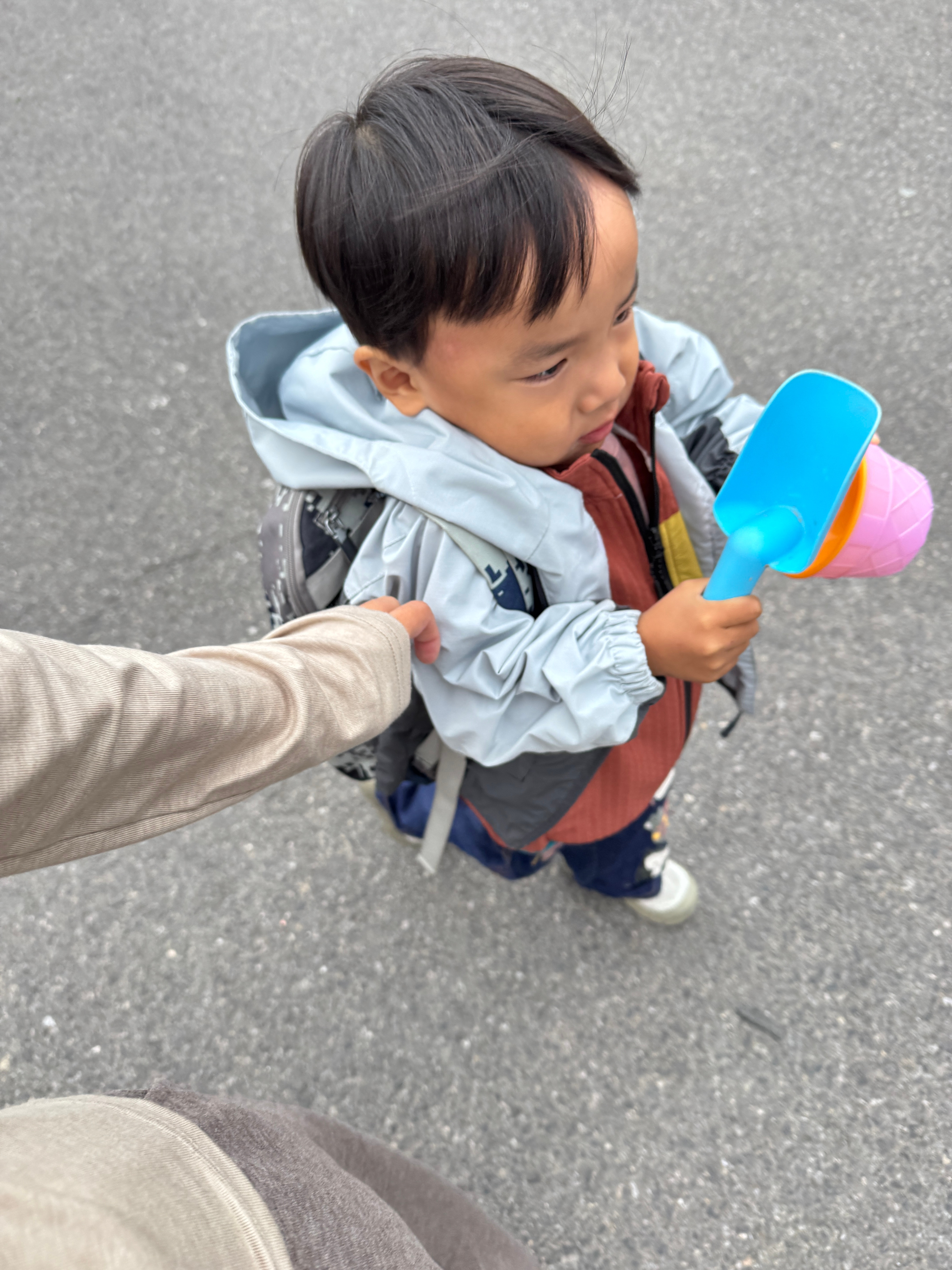 如果人说的话可以像弹幕一样显示，那每天学校门口都会飘过无数句“拜拜～” ​​​