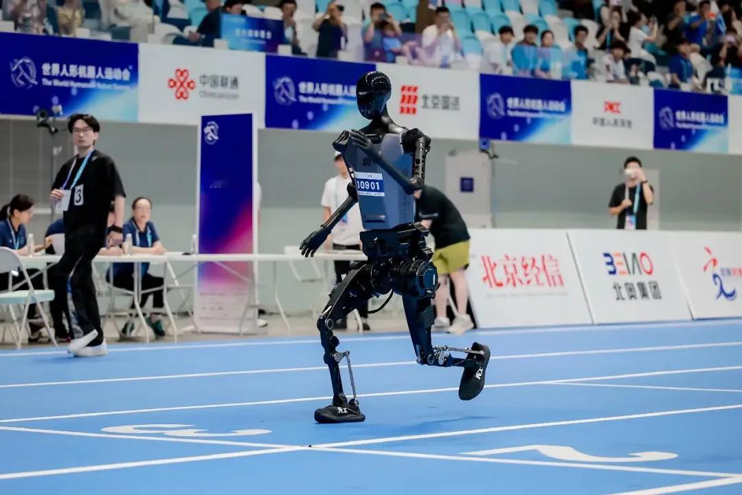 【中国给人形机器人上了两把锁！不会再有大国博弈，只有全球梭哈】  其实...