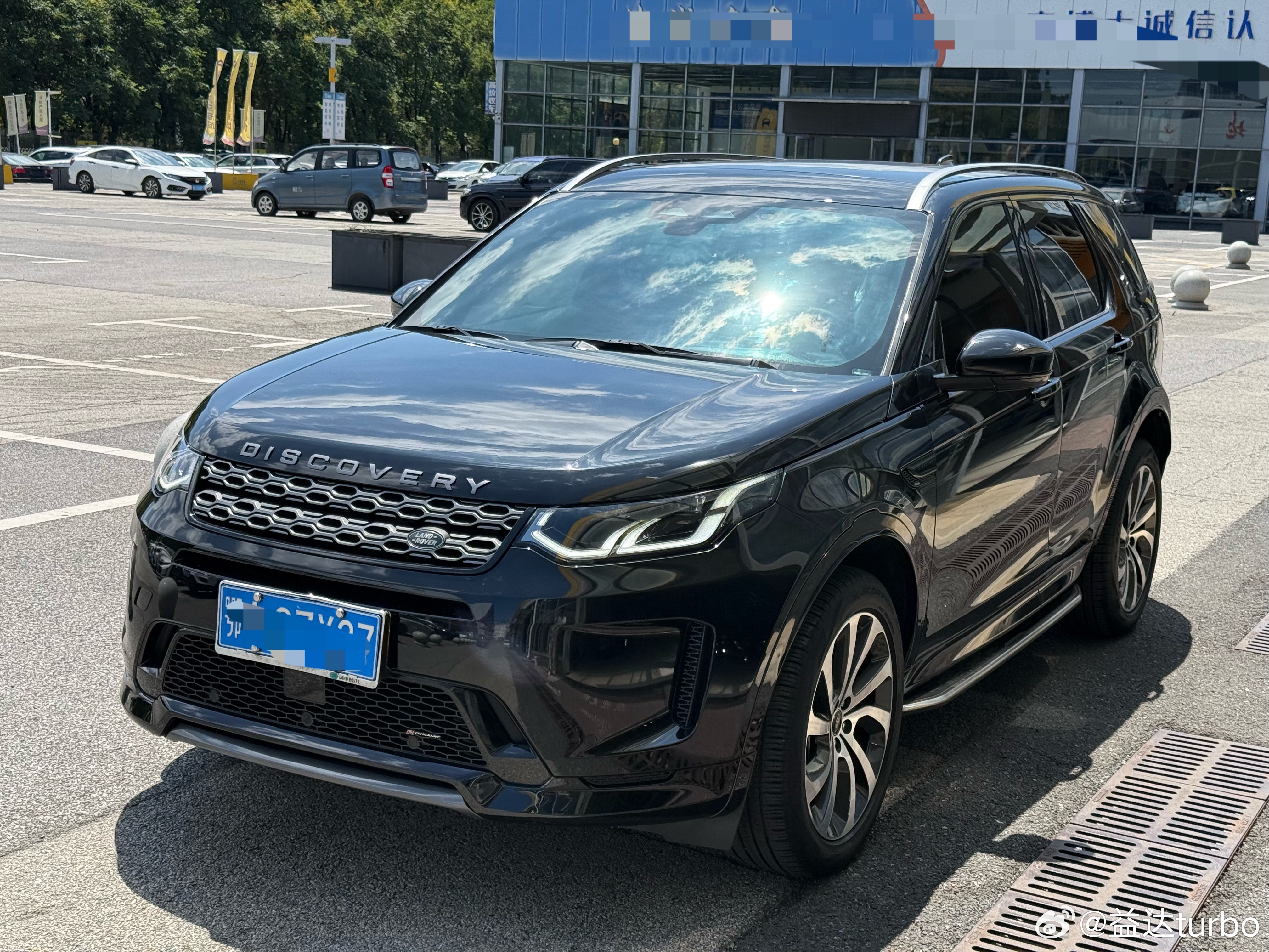 路虎发现运动整备完毕
非常的新哇，22年上牌，一手车
原漆0出险，3.2万公里实表，高配性能科技版
带座椅记忆，L2辅助驾驶，我还挺喜欢这个方向盘的，手感很舒服，内饰也挺好看，价格11.98，喜欢您来 ​