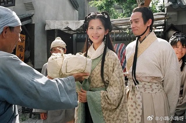 港剧古装剧情《洛神》2002
主演：蔡少芬 / 马浚伟 / 郭羡妮 / 陈豪
全27集 1080 国粤双语 

很是佩服以前的港剧编剧，能把中国历史里各种野史传说进行“艺术”地加工和再创作，写出一部部立足于史实又脱离历史的古装剧。人物不仅保留了历史人物原有的个性特点，又加以润饰使角色更鲜活人性化，可以说是 ​