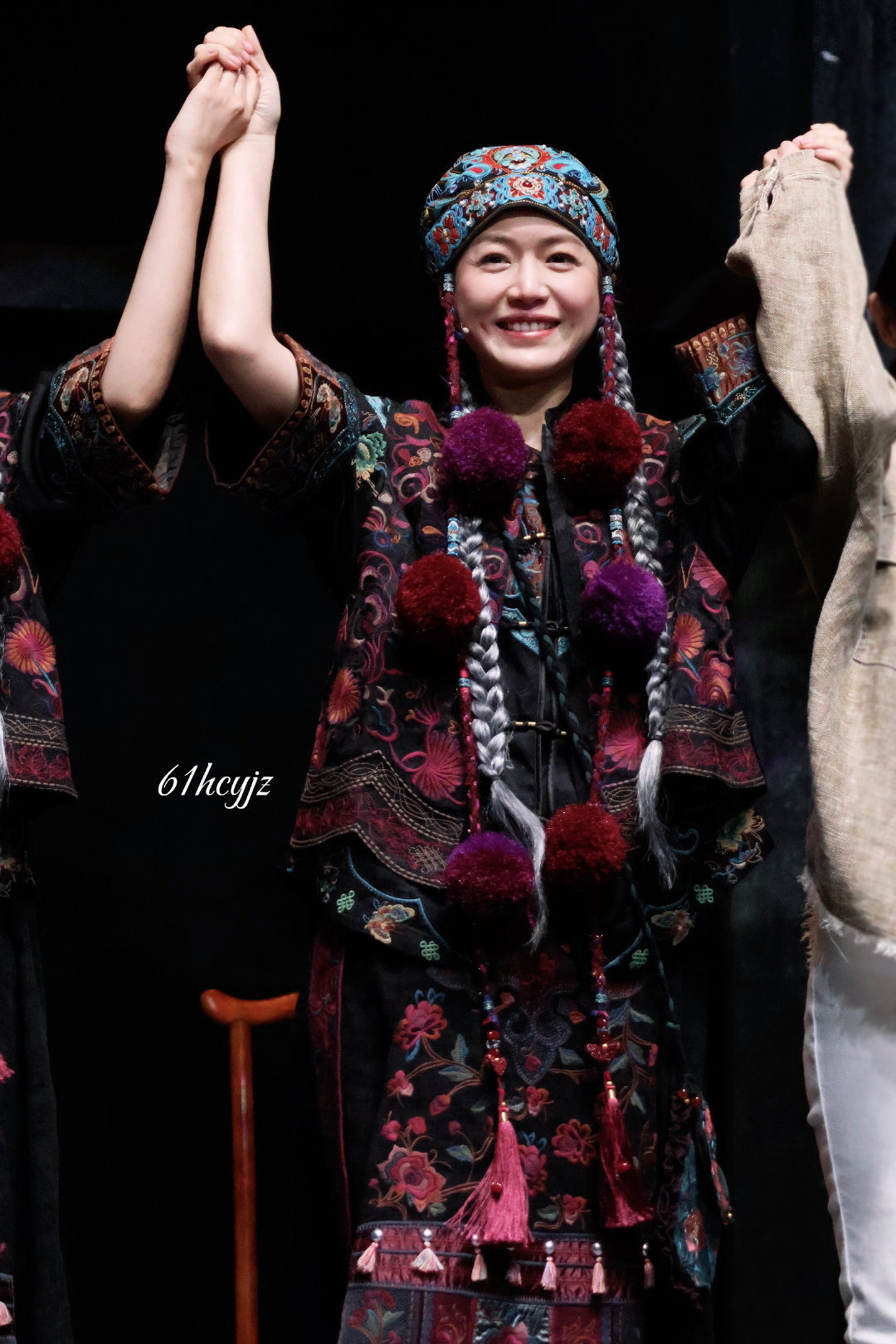 #陈妍希[超话]# 🌙#陈妍希# 
镜花水月｜上海收官场
自修6p
姐姐萌的嘞
收官快乐！爱你老姐下次见
​