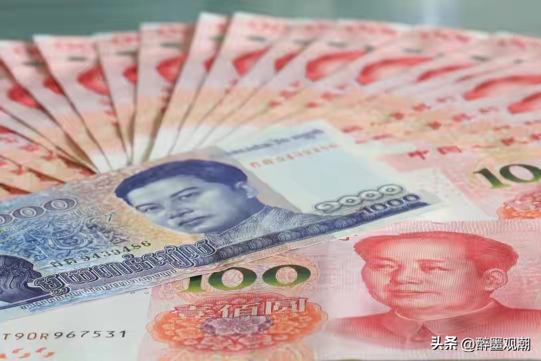 泰国真不建议去了，不止泰国，甚至整个东南亚，我都劝大家谨慎前往。
 
不是危言耸听，是街面治安、底层制度、执法防线，简直连锁崩塌，而且有大量真实案例摆在眼前。
 
人口拐卖和电诈早就打通了整个东南亚跨境流水线。泰国就是最主要的中转通道，不少中国人只是正常落地曼谷，短短几小时，就被直接送往泰缅边境，再