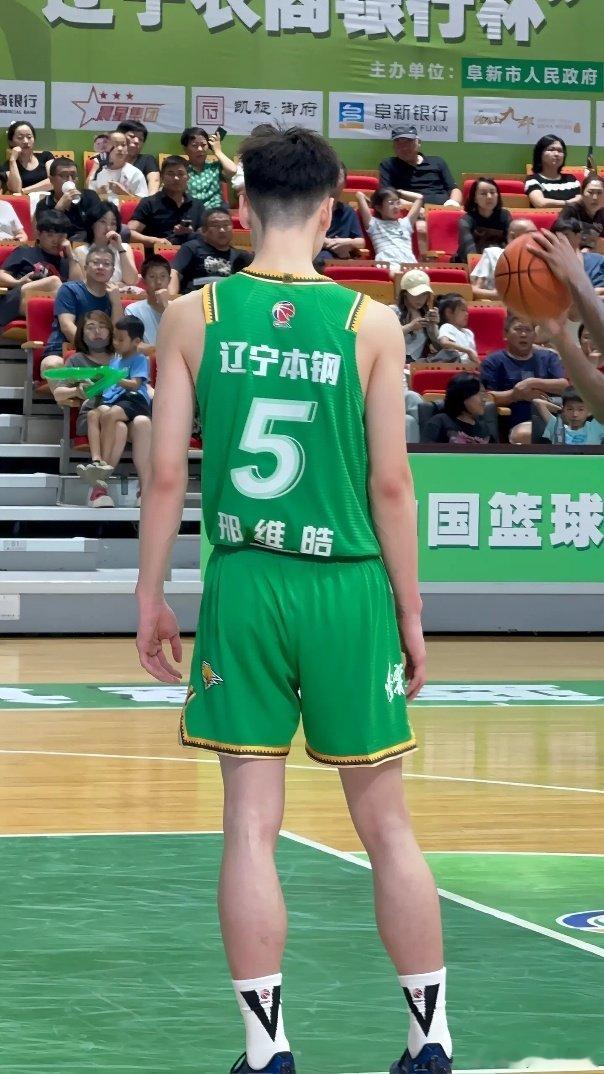 据我了解，辽宁男篮前锋球员邢维皓新赛季将身穿15号球衣代表辽宁男篮征战CBA#辽宁男篮[超话]# ​