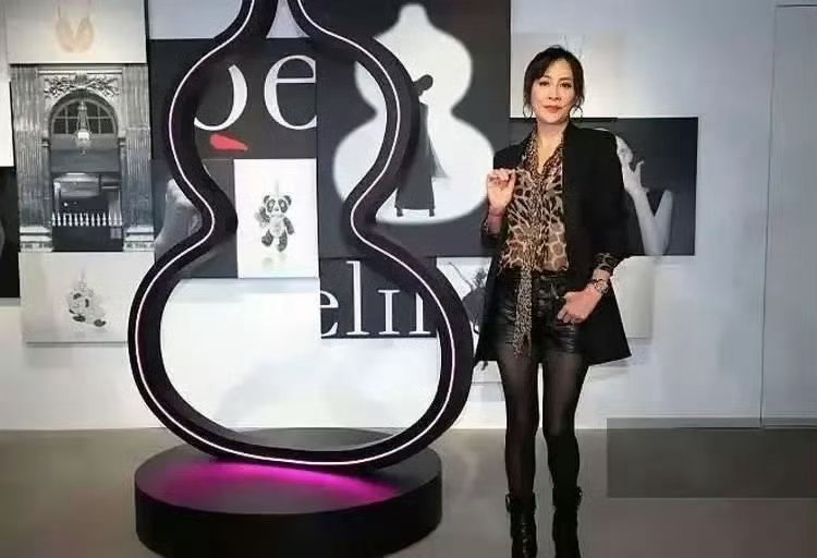 刘嘉玲豹纹透视装#刘嘉玲[超话]# ​