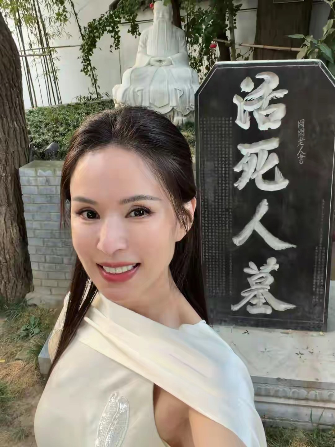 60岁香港女星颜值保持不错，曾帮前男友还债一亿，两度求婚被拒绝。 ​