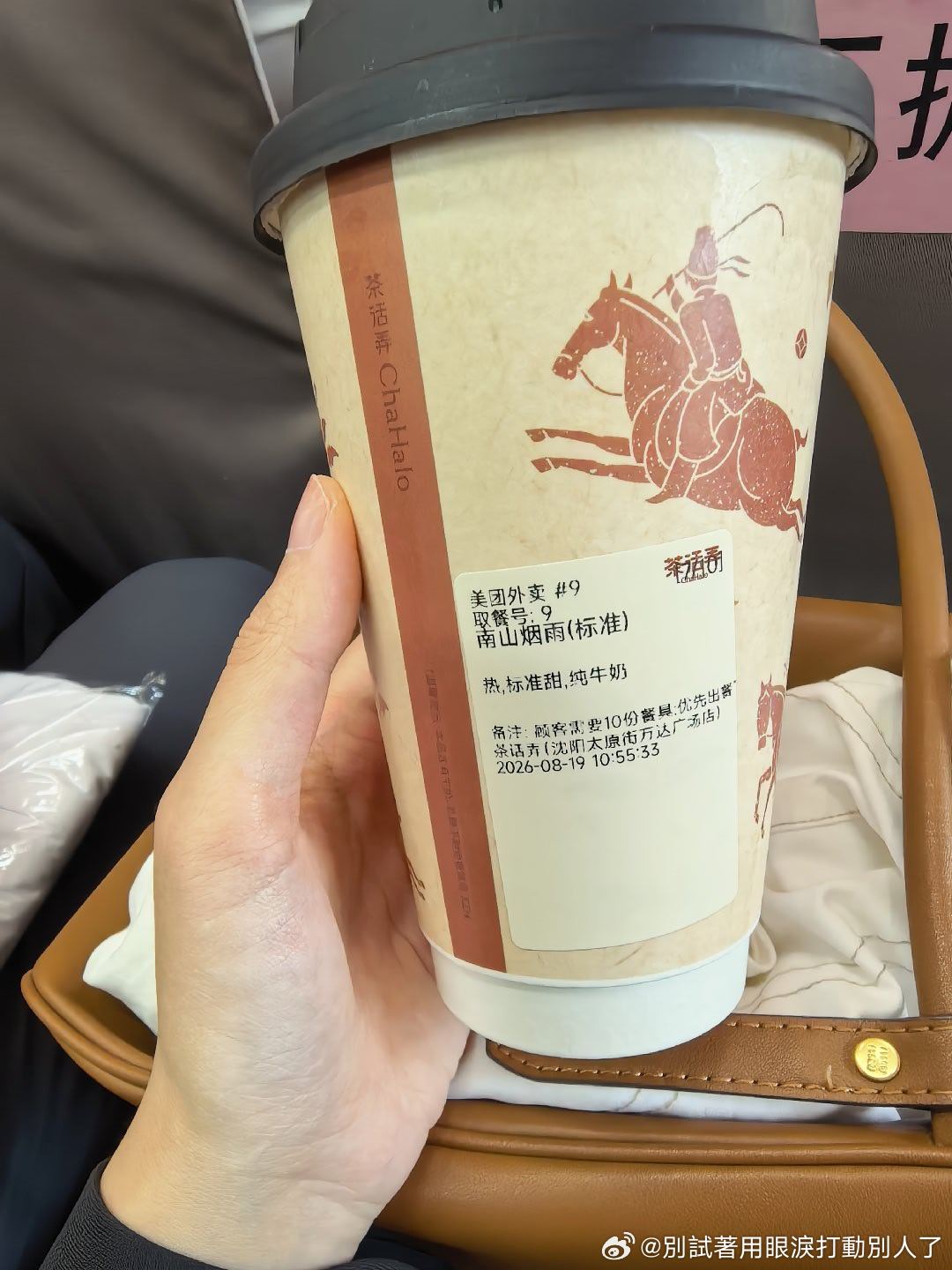 刷到有人说回春堂的一君二臣五佐使 是一个主任带两个主治配五个规培 笑不行了
众所周知今天是七夕节 但其实今天也是医师节 希望医患关系好一点 天下疾病少一点 与有荣焉 节日快乐 ​