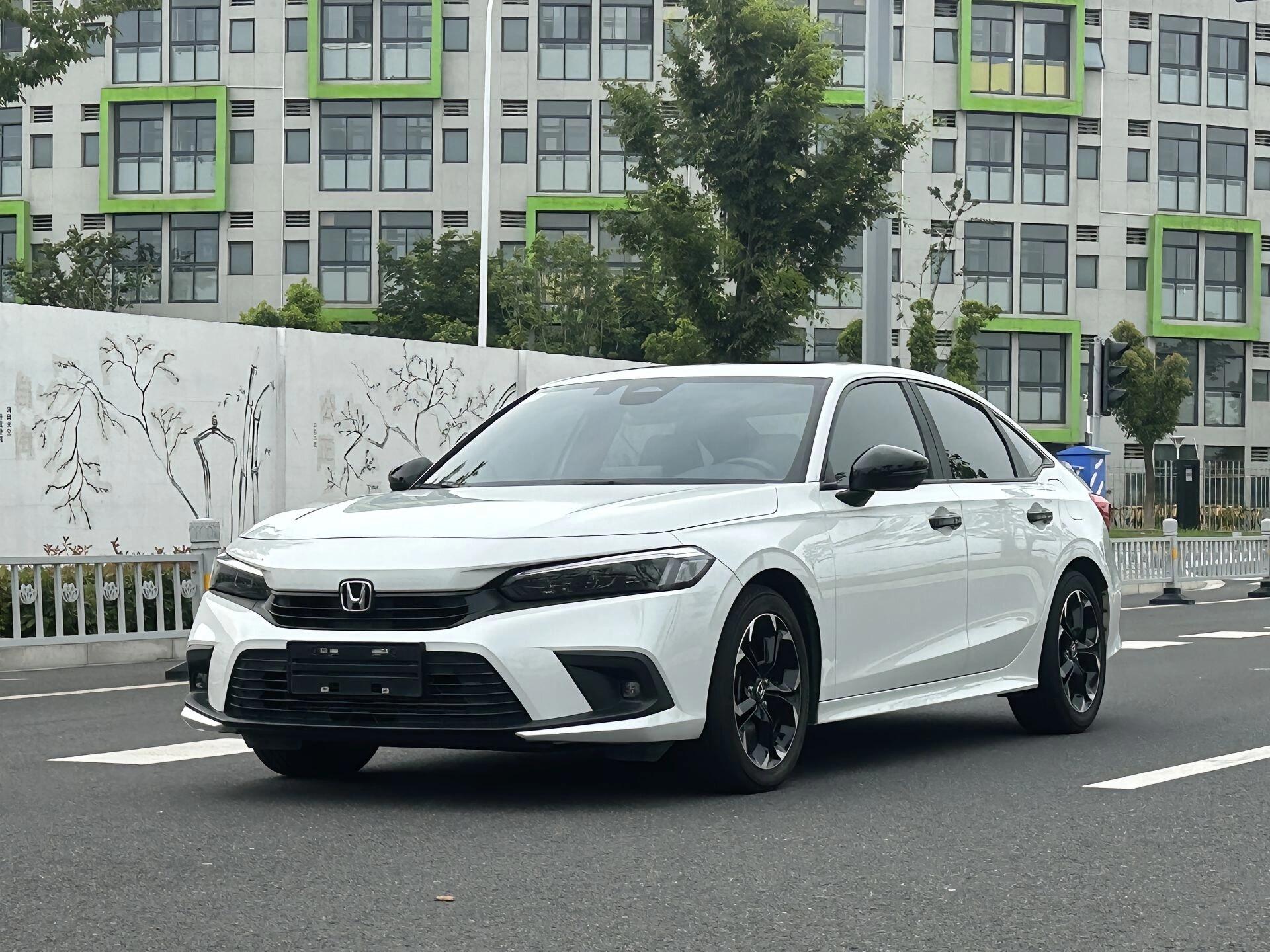 买思域是不会后悔的，8万块钱拿下1.5t3.9升的，思域，感觉圆了年轻时候的梦，而且这车开起来确实很给力，无论说是代步还是说出行都很方便，最重要的是还算省油，外观颜值也很高，当初就是看上比较新的外观，然后选择了它，现在也开了四五年了，反正基本上没出过啥问题。确实比较值，也难怪大家都在夸这辆车。【来自