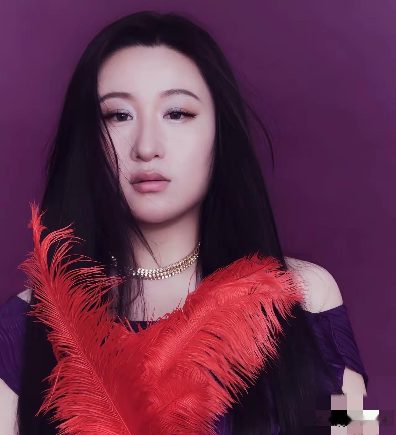 锤娜丽莎，怒气发文！

9月6号下午，锤娜丽莎在个人社交平台上发了篇长文，怒怼那些反复拿她减肥说事的人，整段看下来她是真的被气到了。她劈头盖脸撂下一句狠话：“我确实没打针，咋了？我敢发誓”。

一句“我敢发誓”，把所有的质疑全怼了回去。

这不是她第一次回应了。瘦下来之后，关于她“打针减肥”“吃药暴