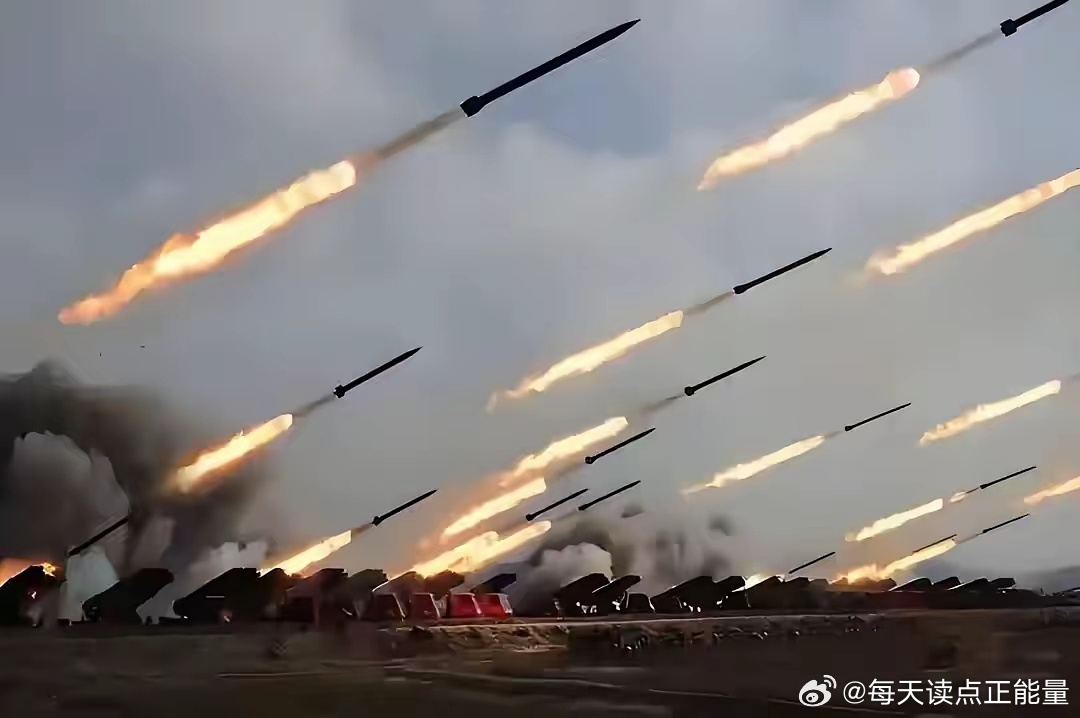 传统的世界大战不会再打，但新的世界大战会因美而起！

人类再打传统世界大战的可能性微乎其微。但人类以科技和经济形式展开的世界大战，却会由超级大国主动挑起，并直接在大国和强国之间互怼，迅及殃祸全球。
用科技和经济形式展开的世界大战，将会反复取代传统战争的血肉撕杀，在没有战火硝烟的场景 ​