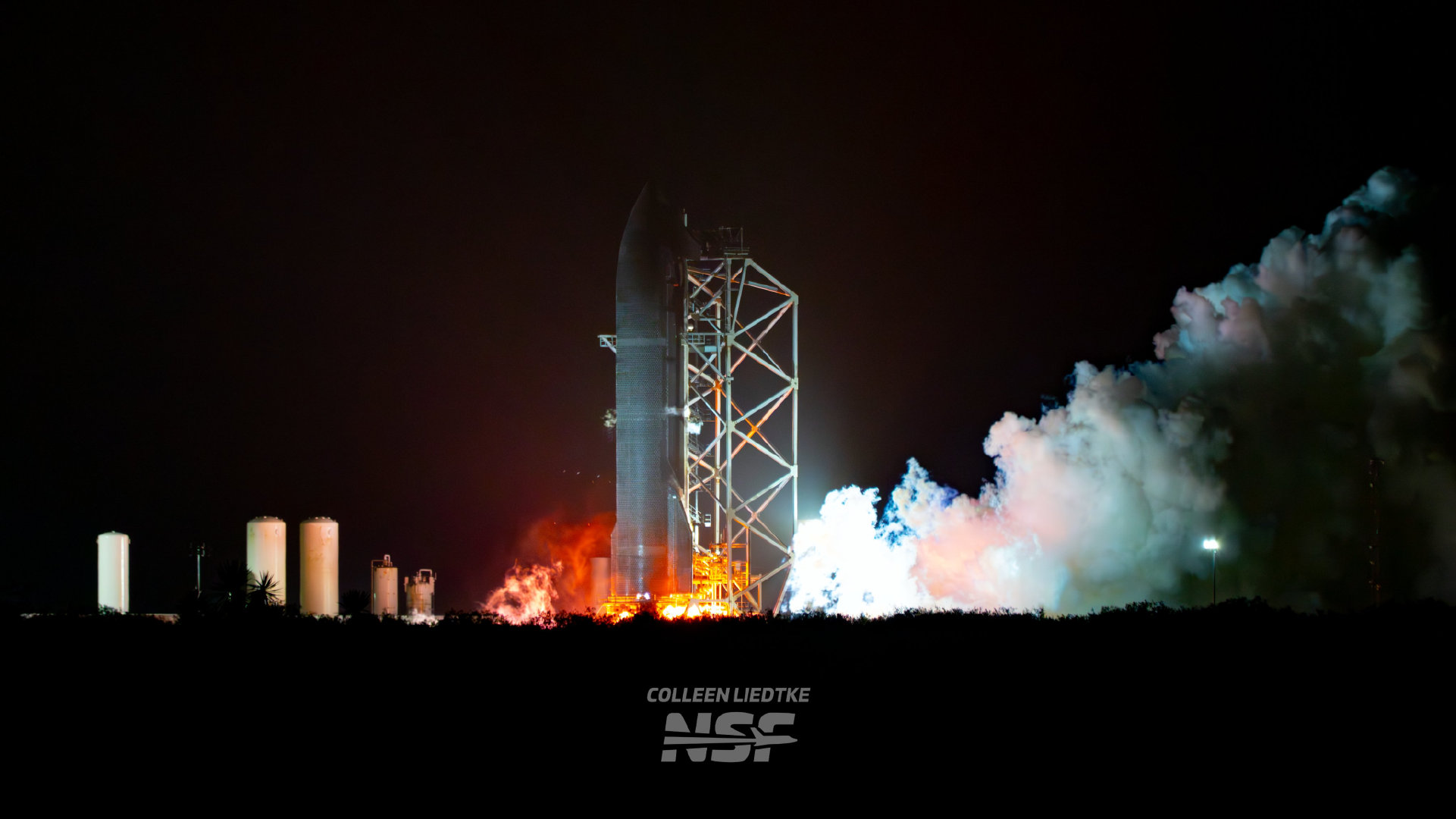 【聚焦#星舰# 十四飞】Ship 41 于北京时间今天中午在梅西测试场进行了首次单引擎静态点火。 ​